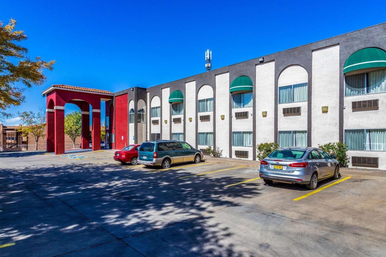 Econo Lodge Inn & Suites Albuquerque East I-40 Eubank Exit Exterior photo