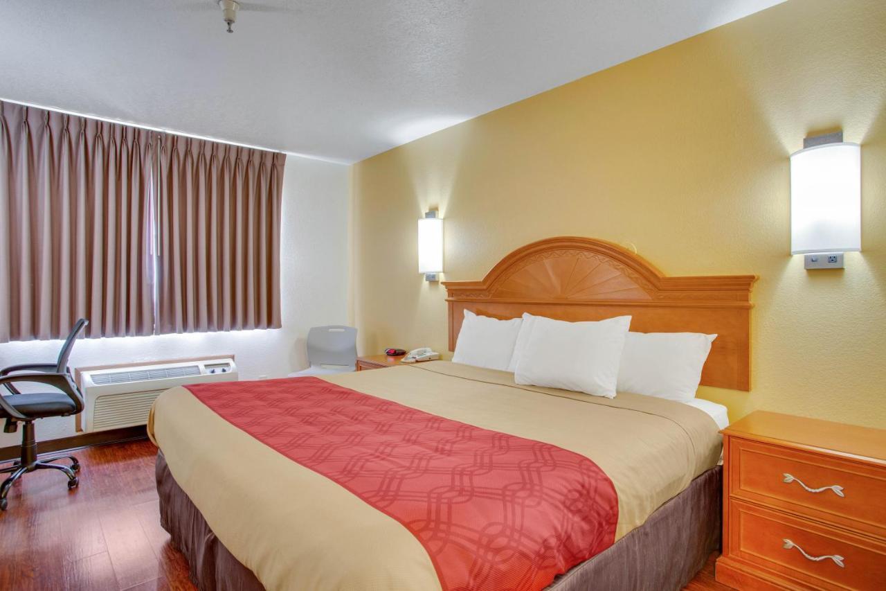 Econo Lodge Inn & Suites Albuquerque East I-40 Eubank Exit Exterior photo